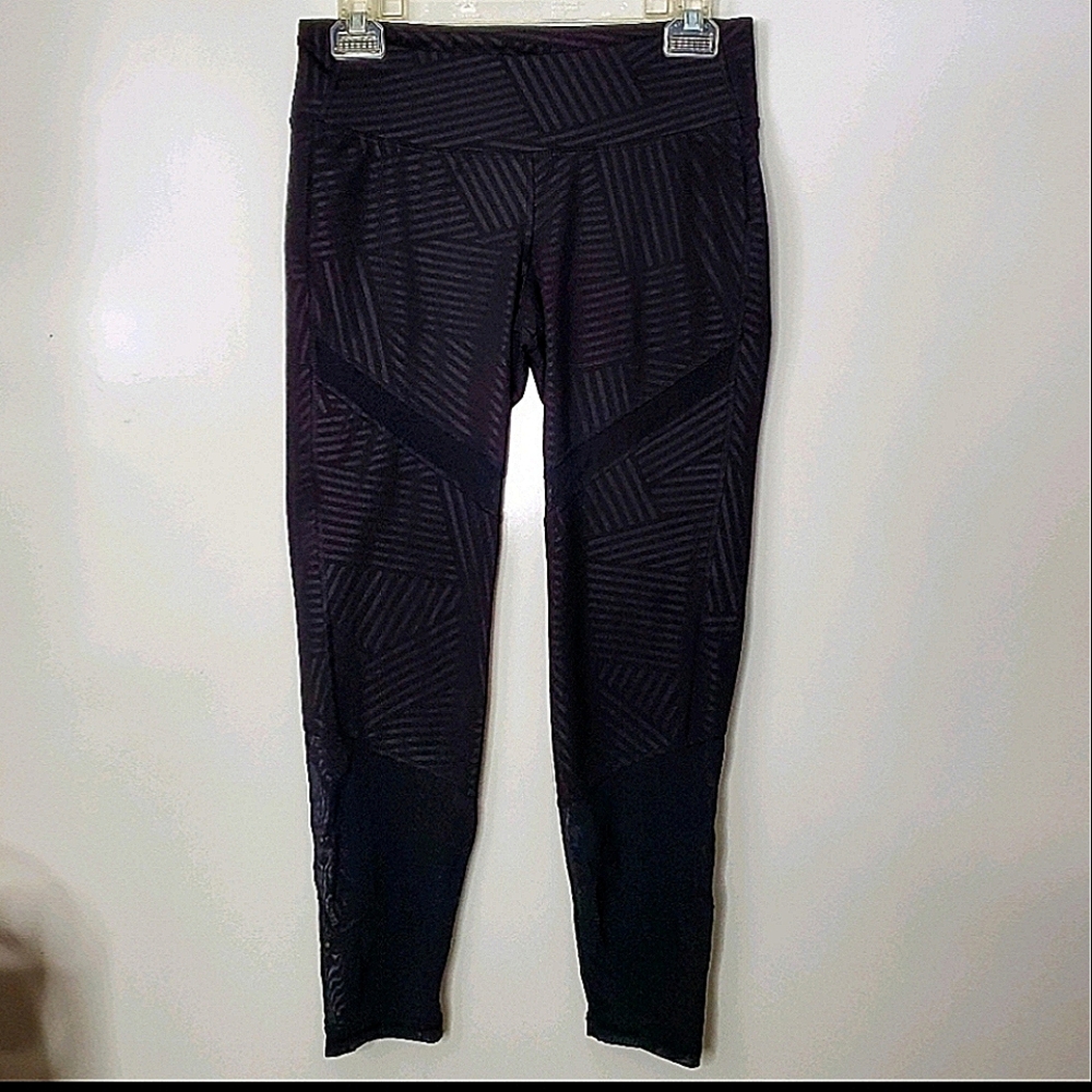 Old navy active textured high waisted leggings with mesh panels large